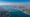 Panoramaaufnahme von Istanbul mit Bosporus, Brücken, moderner Skyline und historischer Architektur, verbindet Europa und Asien