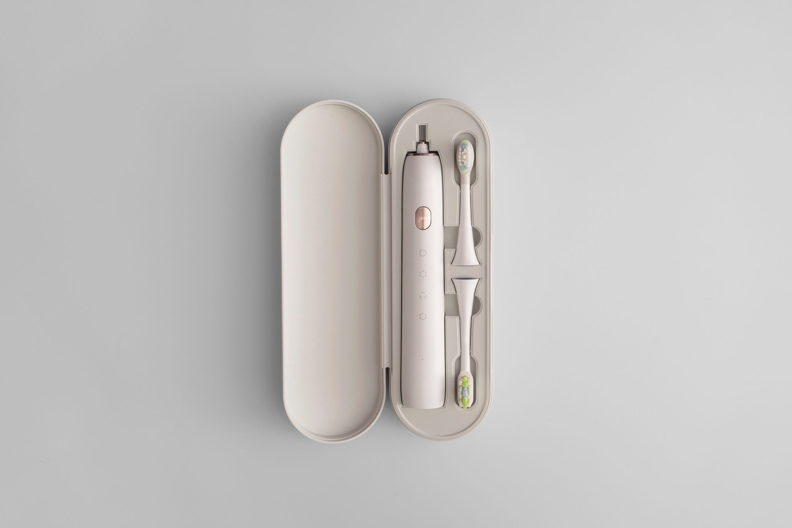 Smart electric toothbrush in a case